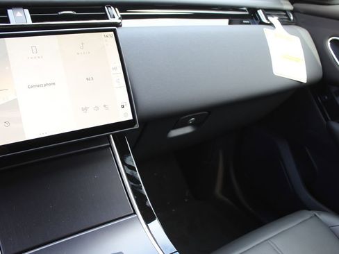 New 2026 Land Rover Range Rover Velar Dynamic SE AWD/4WD image 12