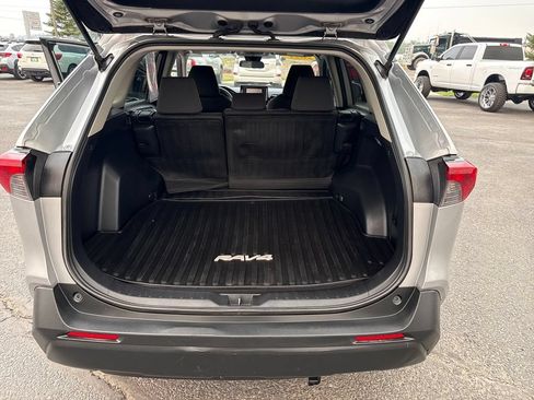 Used 2021 Toyota RAV4 XLE AWD/4WD image 23