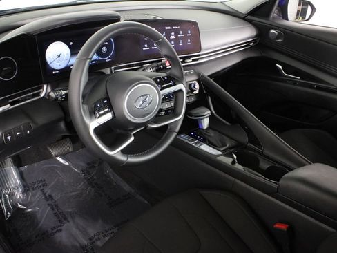 Certified 2023 Hyundai Elantra SEL w/ Convenience Package FWD image 19