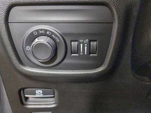 Used 2024 Jeep Grand Cherokee L Altitude image 35