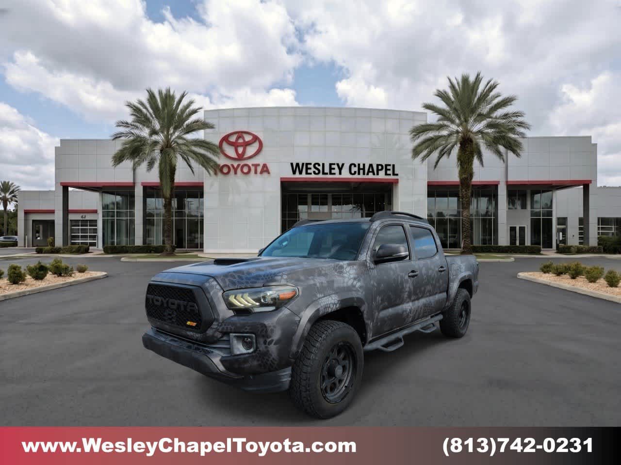 Used 2017 Toyota Tacoma TRD Sport w/ Tow Package (A/T) AWD/4WD image 1