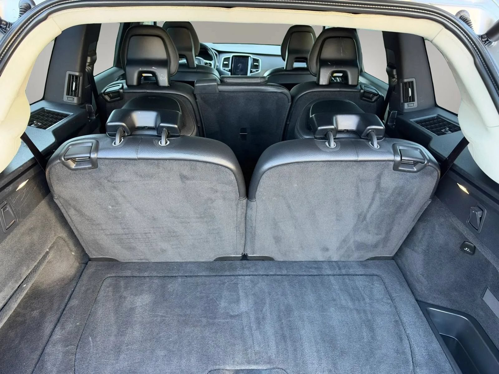 Used 2018 Volvo XC90 T6 Momentum w/ Convenience Package AWD/4WD image 15