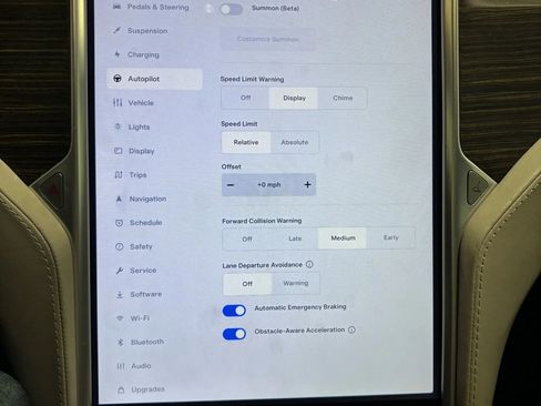 Used 2015 Tesla Model S P90D image 37