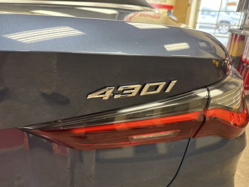 Used 2022 BMW 430i xDrive Convertible w/ Premium Package image 13