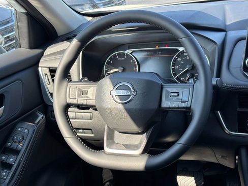 Used 2026 Nissan Rogue SV FWD image 7