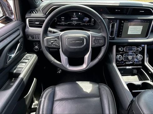 Used 2023 GMC Yukon Denali AWD/4WD image 5