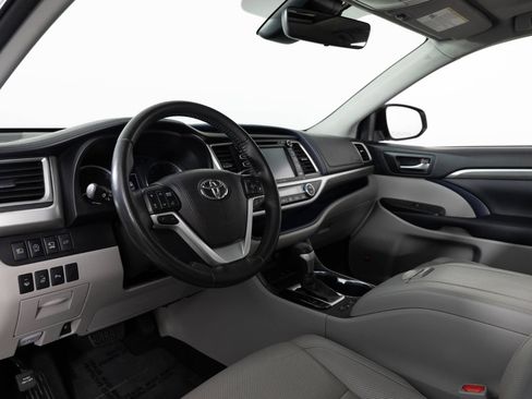 Used 2019 Toyota Highlander Limited Platinum AWD/4WD image 13