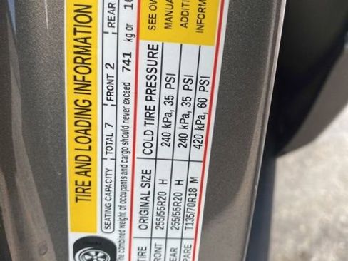 Used 2018 Chevrolet Traverse Premier w/ Driver Confidence II Package image 32