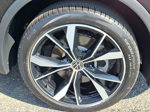 Used 2022 Volkswagen Tiguan SEL R-Line image 9