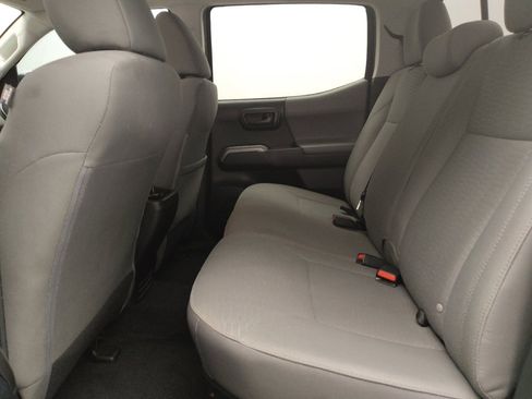 Used 2016 Toyota Tacoma SR5 w/ Towing Package image 18