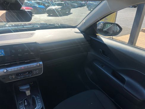 Used 2025 Hyundai Kona SEL image 30