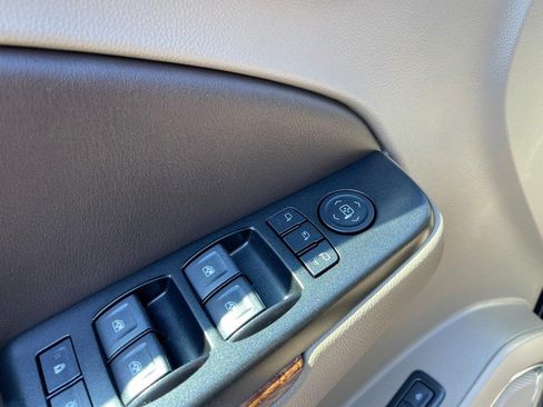 Used 2020 Chevrolet Suburban Premier AWD/4WD image 22