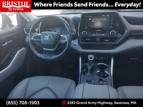 Used 2022 Toyota Highlander XLE AWD/4WD image 17