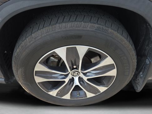 Used 2020 Toyota Highlander XLE image 35