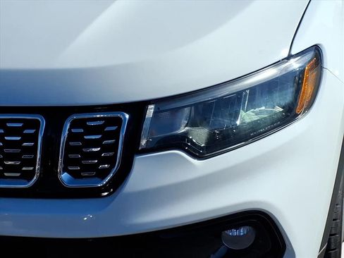 Used 2024 Jeep Compass Limited image 29