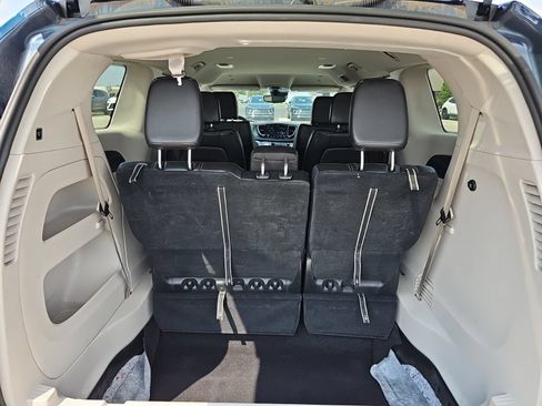 Used 2023 Chrysler Pacifica Touring-L FWD image 15