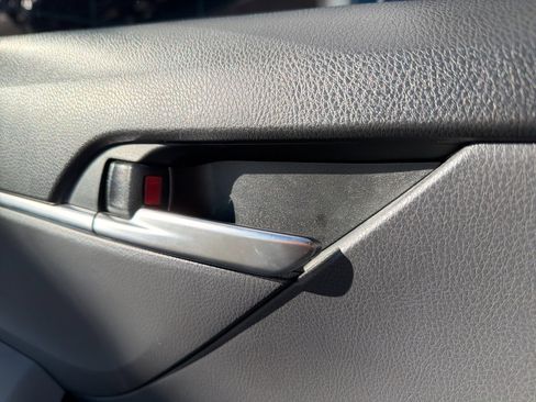 Used 2020 Toyota Camry LE image 76