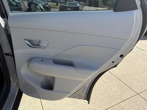 Used 2024 Hyundai Kona Limited AWD/4WD image 34