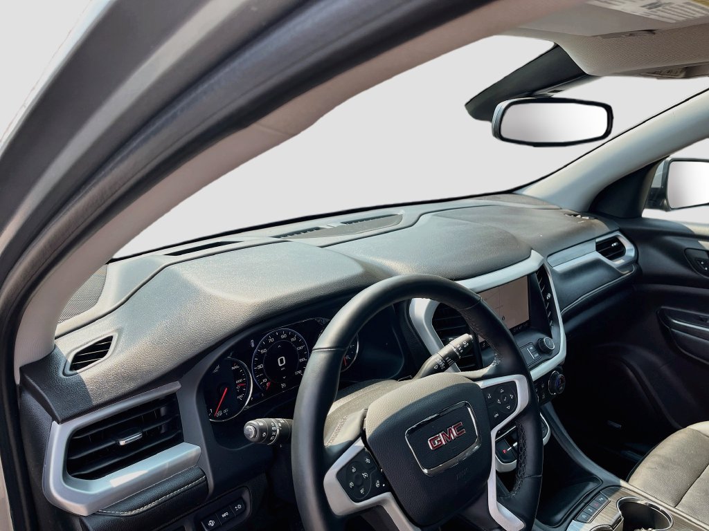 Used 2023 GMC Acadia SLT w/ Technology Package AWD/4WD image 9