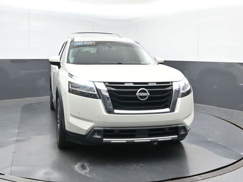 Used 2022 Nissan Pathfinder Platinum w/ Cargo Package image 8