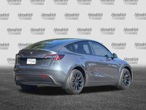 Used 2022 Tesla Model Y Long Range AWD/4WD image 5