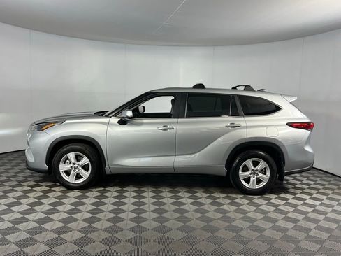Used 2023 Toyota Highlander LE image 9