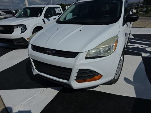 Used 2015 Ford Escape S FWD image 3