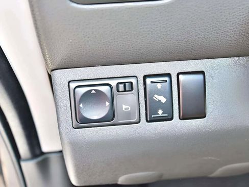 Used 2006 Nissan Pathfinder SE w/ (P01) Se Premium Pkg image 11