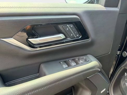 New 2026 GMC Yukon Denali w/ Denali Reserve Package AWD/4WD image 18