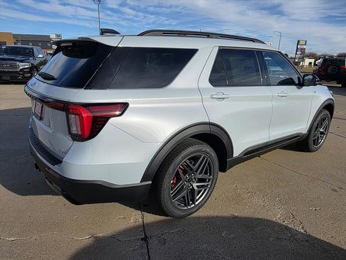 New 2026 Ford Explorer ST-Line w/ ST-Line Street Pack image 4