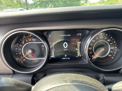 Used 2023 Jeep Gladiator Willys image 34