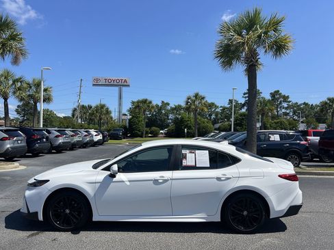 Used 2025 Toyota Camry SE FWD image 7