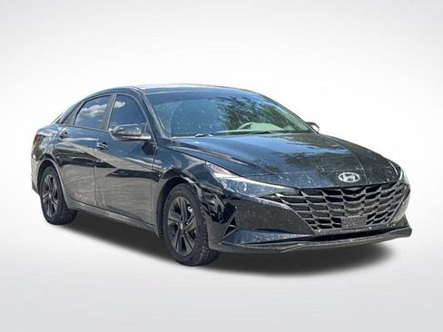 Used 2022 Hyundai Elantra SEL w/ Convenience Package FWD image 9