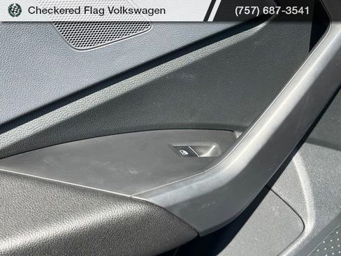 Used 2025 Volkswagen Jetta SEL FWD image 25