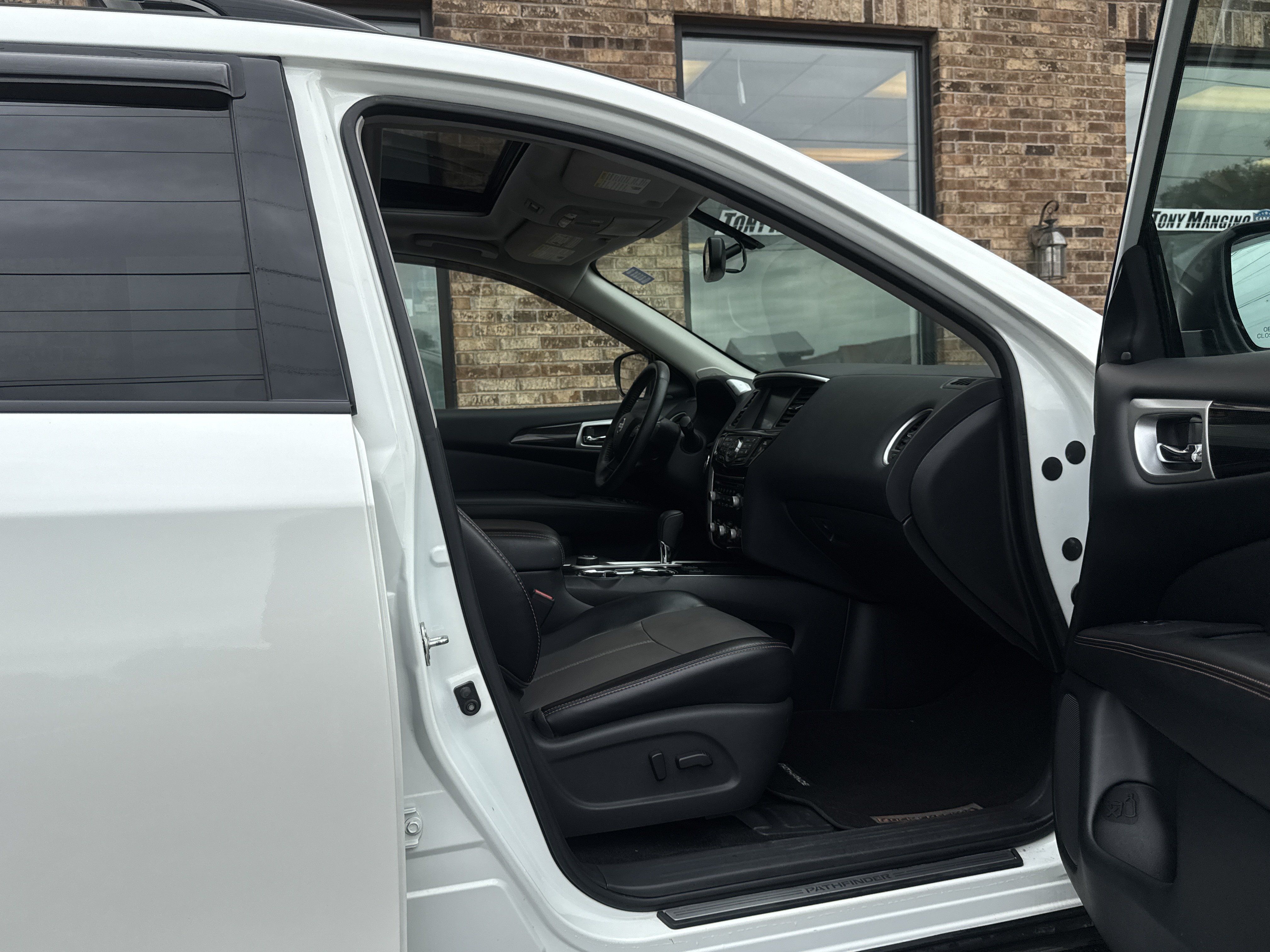 Used 2020 Nissan Pathfinder SL AWD/4WD image 15