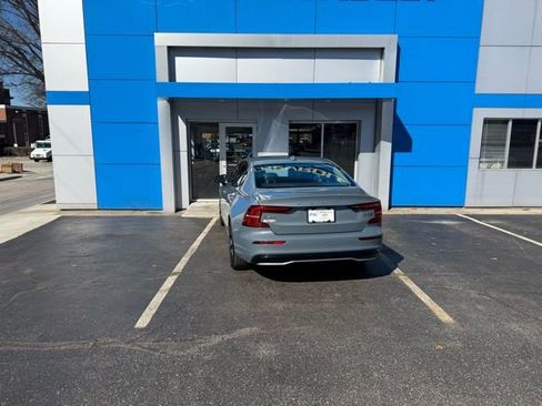 Used 2024 Volvo S60 B5 Core image 6