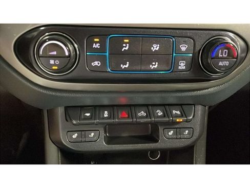 Used 2020 Chevrolet Colorado Z71 AWD/4WD image 14