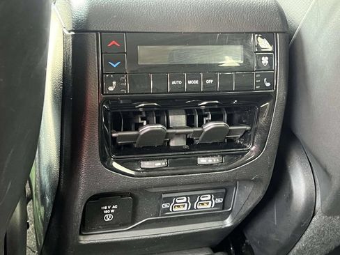 Used 2021 Jeep Grand Cherokee L Limited w/ Luxury Tech Group II AWD/4WD image 18