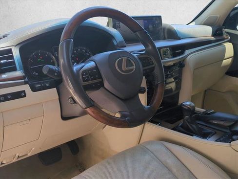 Used 2021 Lexus LX 570 4WD w/ Luxury Package image 10