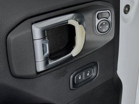 Used 2022 Jeep Wrangler Unlimited Sahara image 18