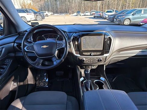 Used 2020 Chevrolet Traverse LT image 22