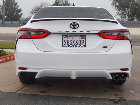 Used 2022 Toyota Camry SE image 6