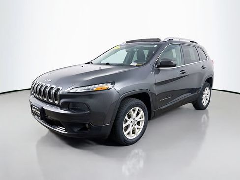 Used 2016 Jeep Cherokee Latitude w/ Comfort/Convenience Group FWD image 3
