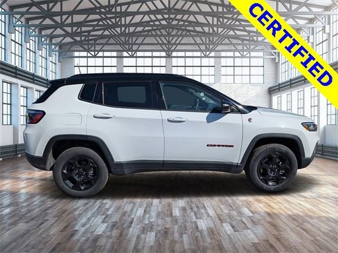 Used 2023 Jeep Compass Trailhawk image 3