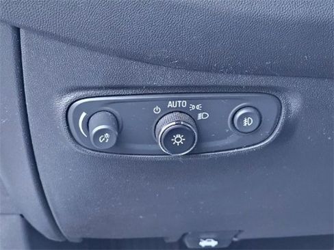 Used 2021 Chevrolet Equinox LT image 21