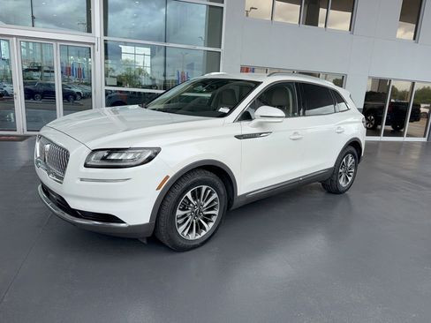 Used 2022 Lincoln Nautilus FWD w/ Premium Package image 2