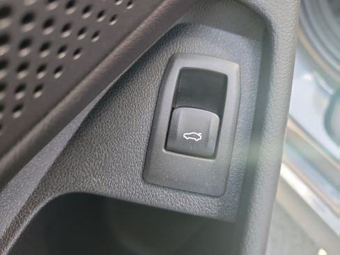 Used 2024 BMW 330i Sedan w/ Convenience Package RWD image 19