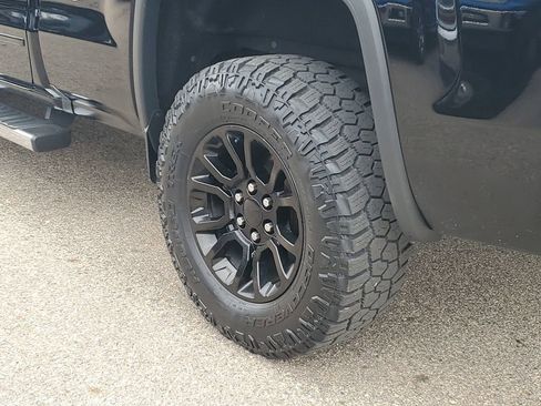 Used 2018 GMC Sierra 1500 SLE w/ SLE Value Package AWD/4WD image 33