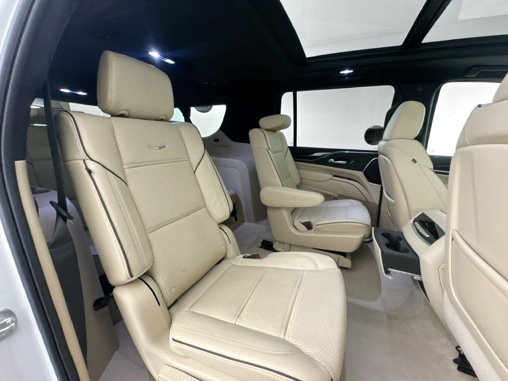 Used 2024 Cadillac Escalade ESV Premium Luxury AWD/4WD image 27