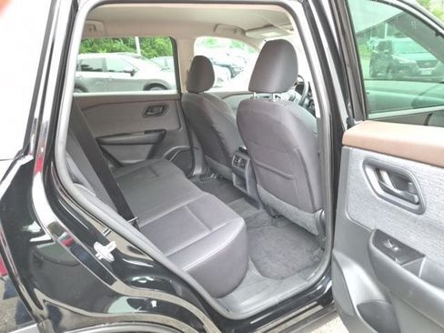 Used 2023 Nissan Rogue S AWD/4WD image 12